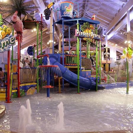 Holiday Inn Fitchburg-Waterpark Съоръжения снимка