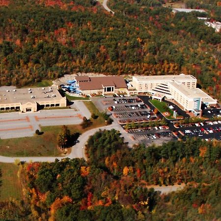 Holiday Inn Fitchburg-Waterpark Екстериор снимка