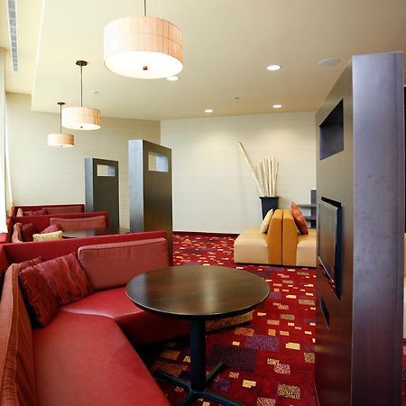 Holiday Inn Fitchburg-Waterpark Екстериор снимка
