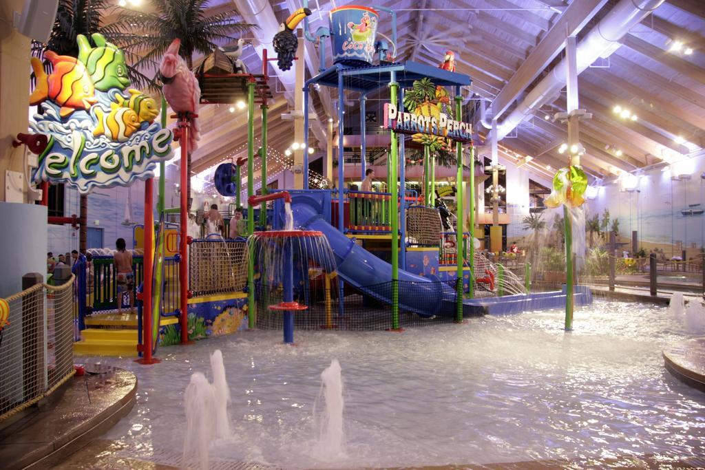 Holiday Inn Fitchburg-Waterpark Съоръжения снимка