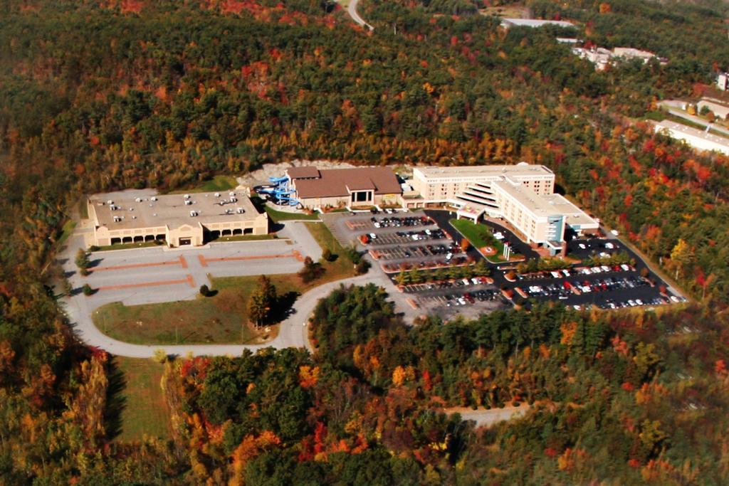 Holiday Inn Fitchburg-Waterpark Екстериор снимка